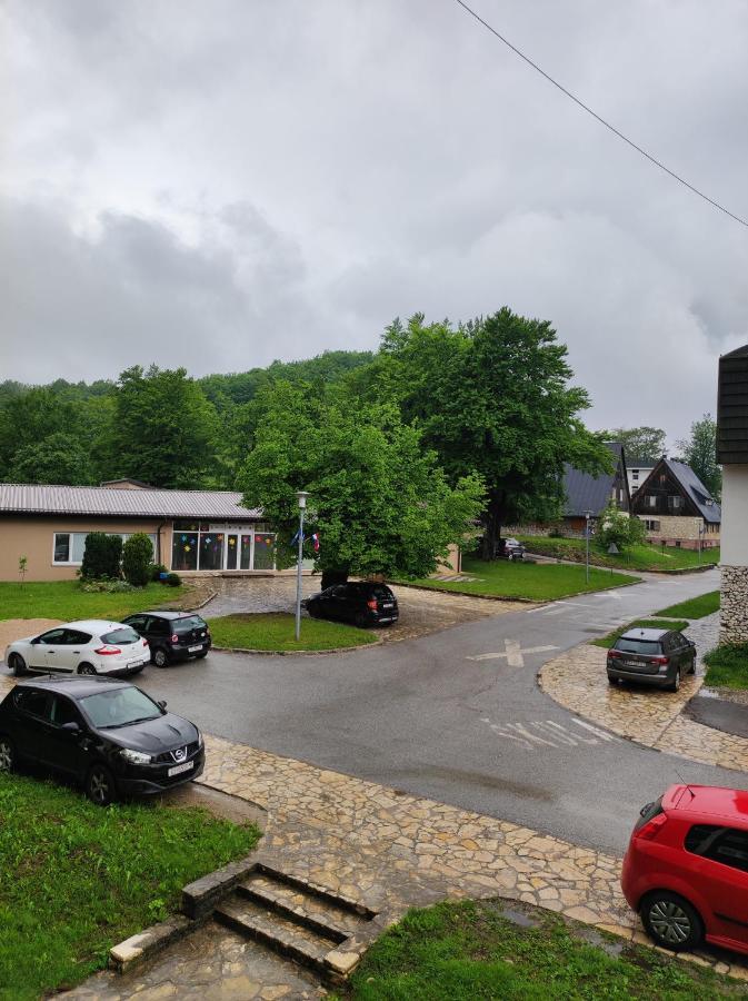 Ferienwohnung Studio Apartman Rose Plitvička Jezera Exterior foto